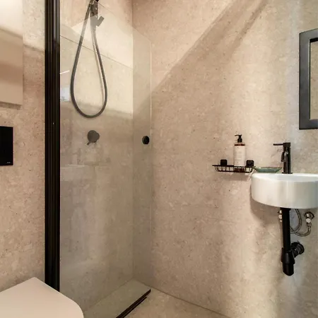 Old Town Brick Loft - Homfi Collection Apartment *